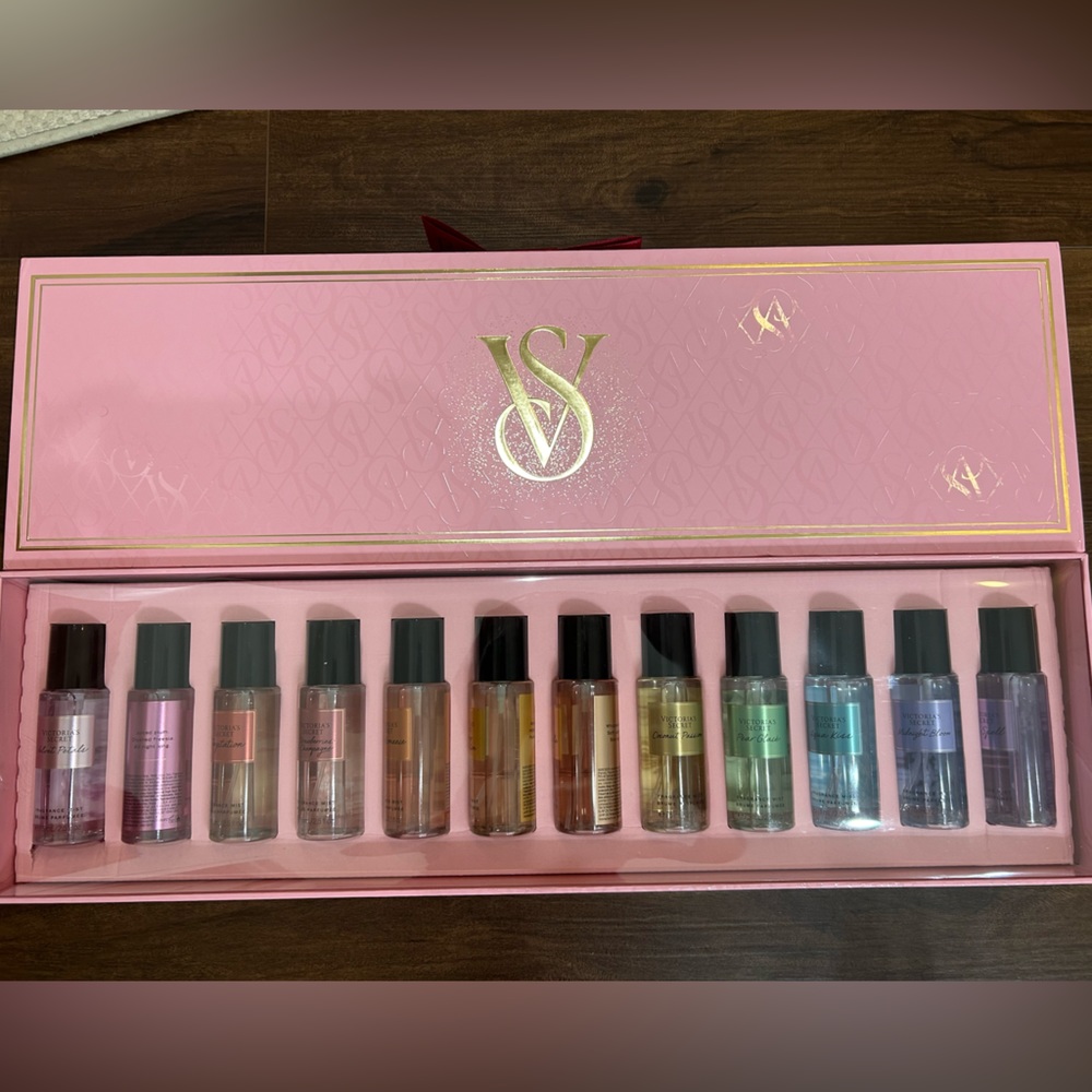NWT VS Ultimate Mist Exploration Gift Box Set